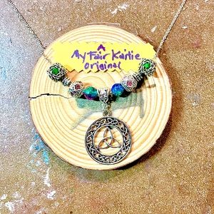 Celtic Knot Retro Sparkly Necklace